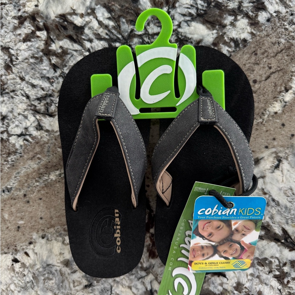 Covian Kids brand new with tags unisex flip flops, sandals